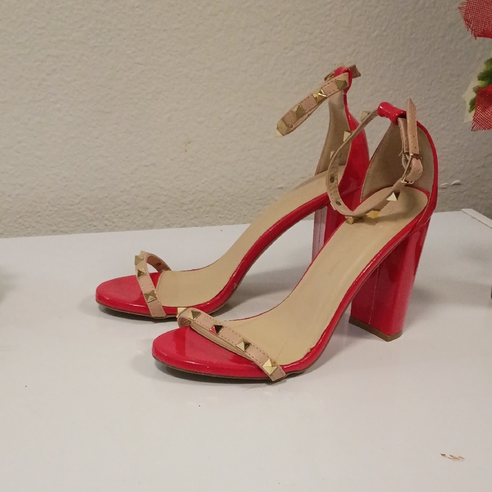 Wild Diva Red Patent Block Heel Sandals with Studded Tan Ankle Strap - Picture 6 of 7